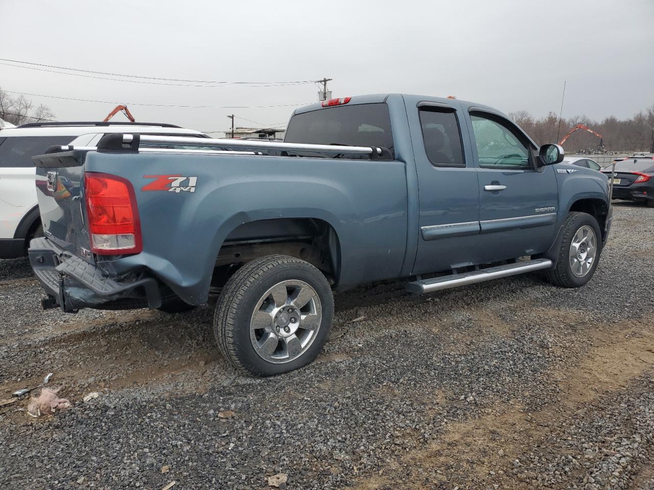 2011 GMC Sierra - Image 3