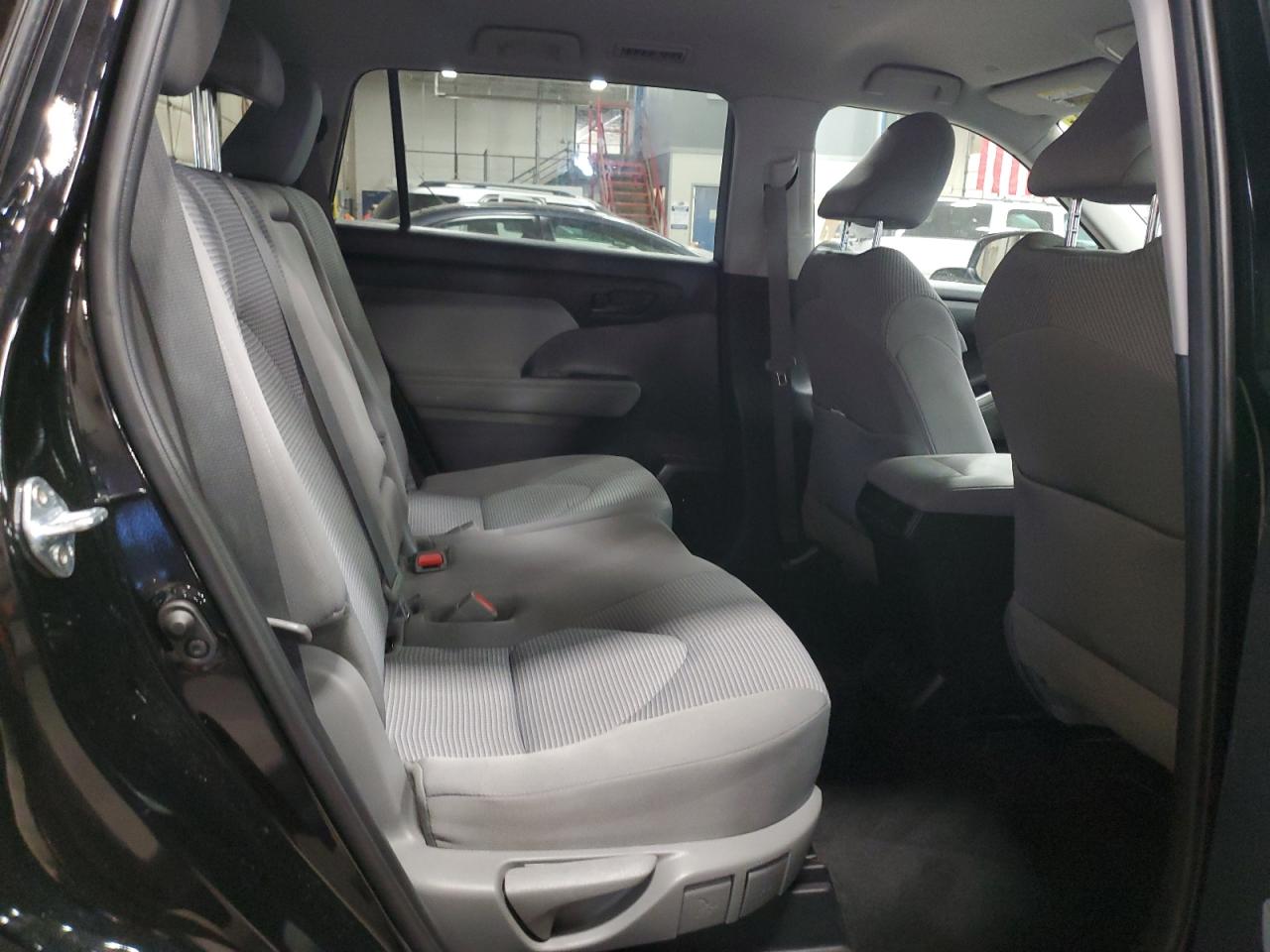 2021 Toyota Highlander - Image 11
