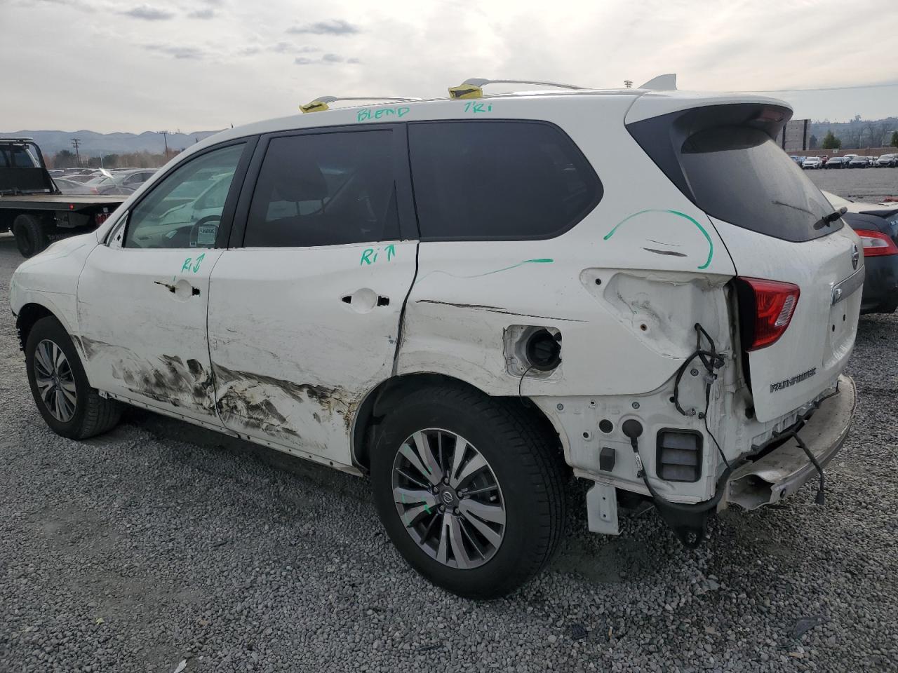 2019 Nissan Pathfinder - Image 2