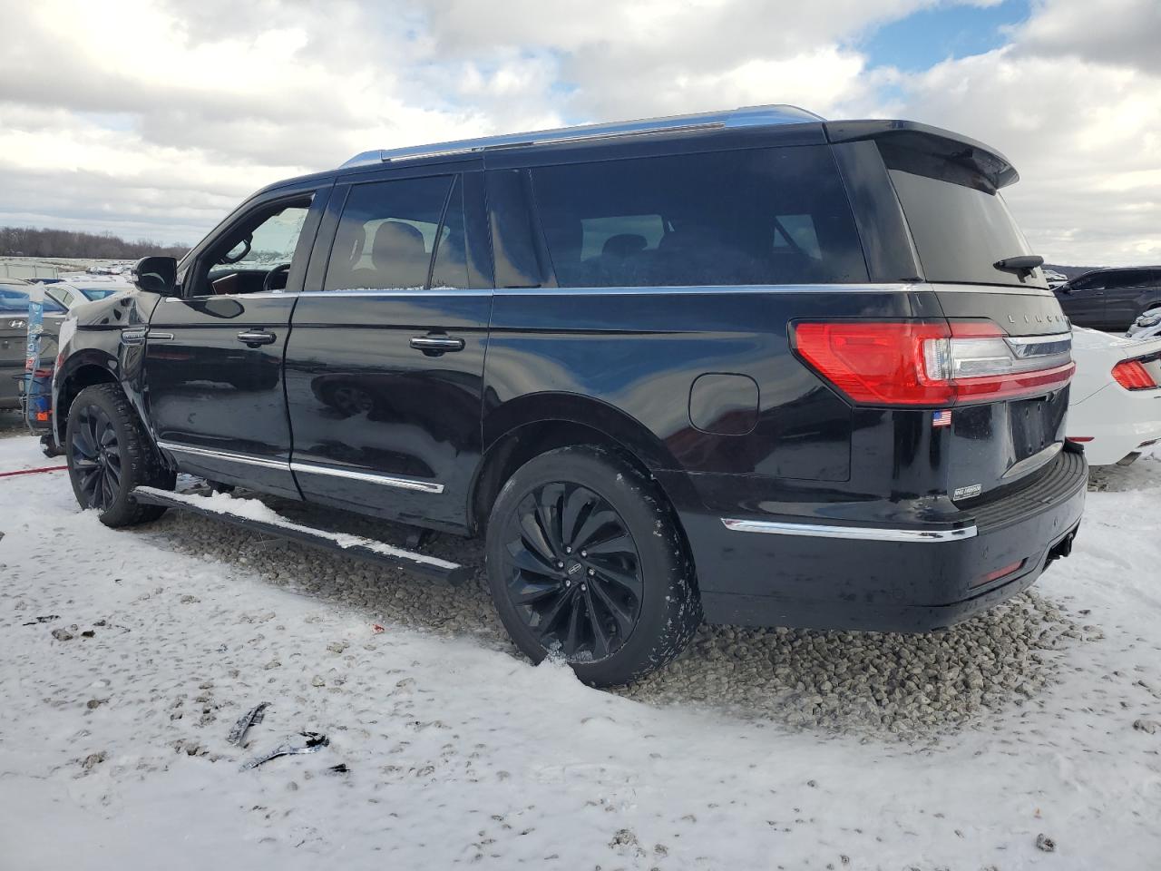 2021 Lincoln Navigator - Image 2