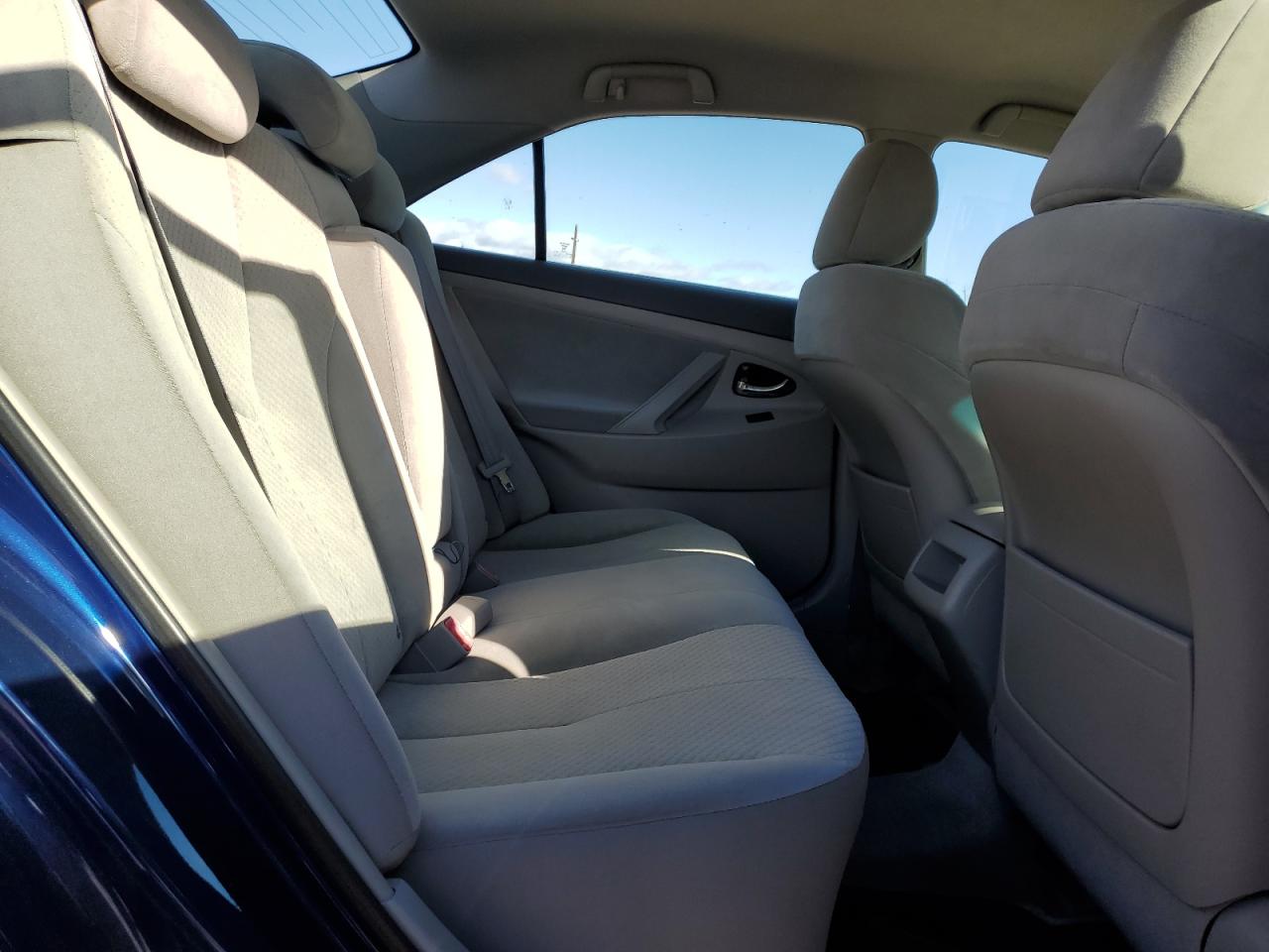2009 Toyota Camry - Image 10