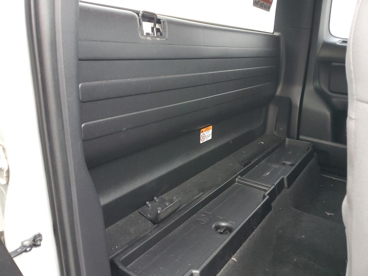2019 Toyota Tacoma - Image 10