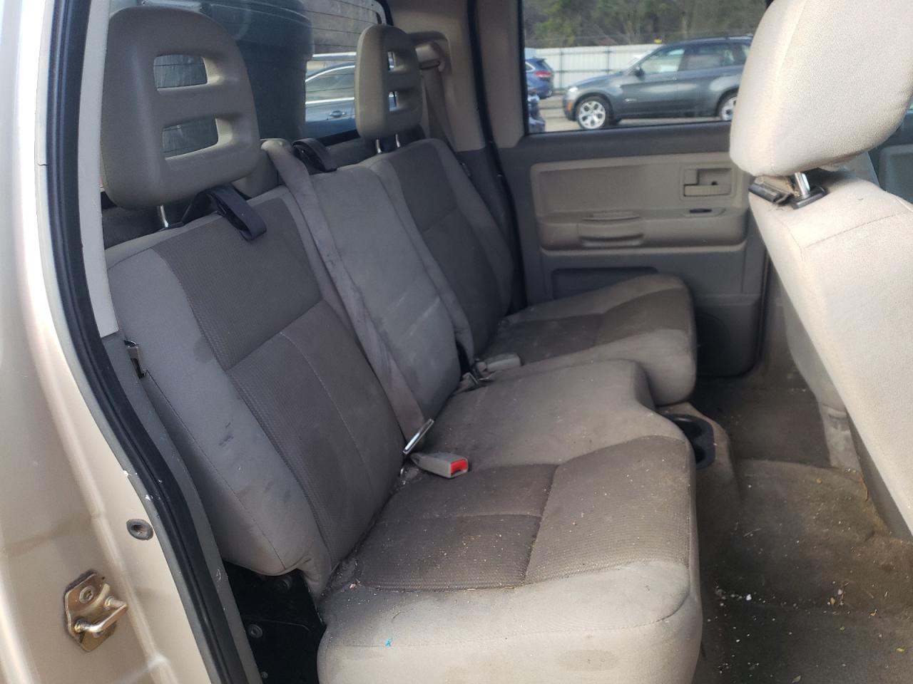 2005 Dodge Dakota - Image 10