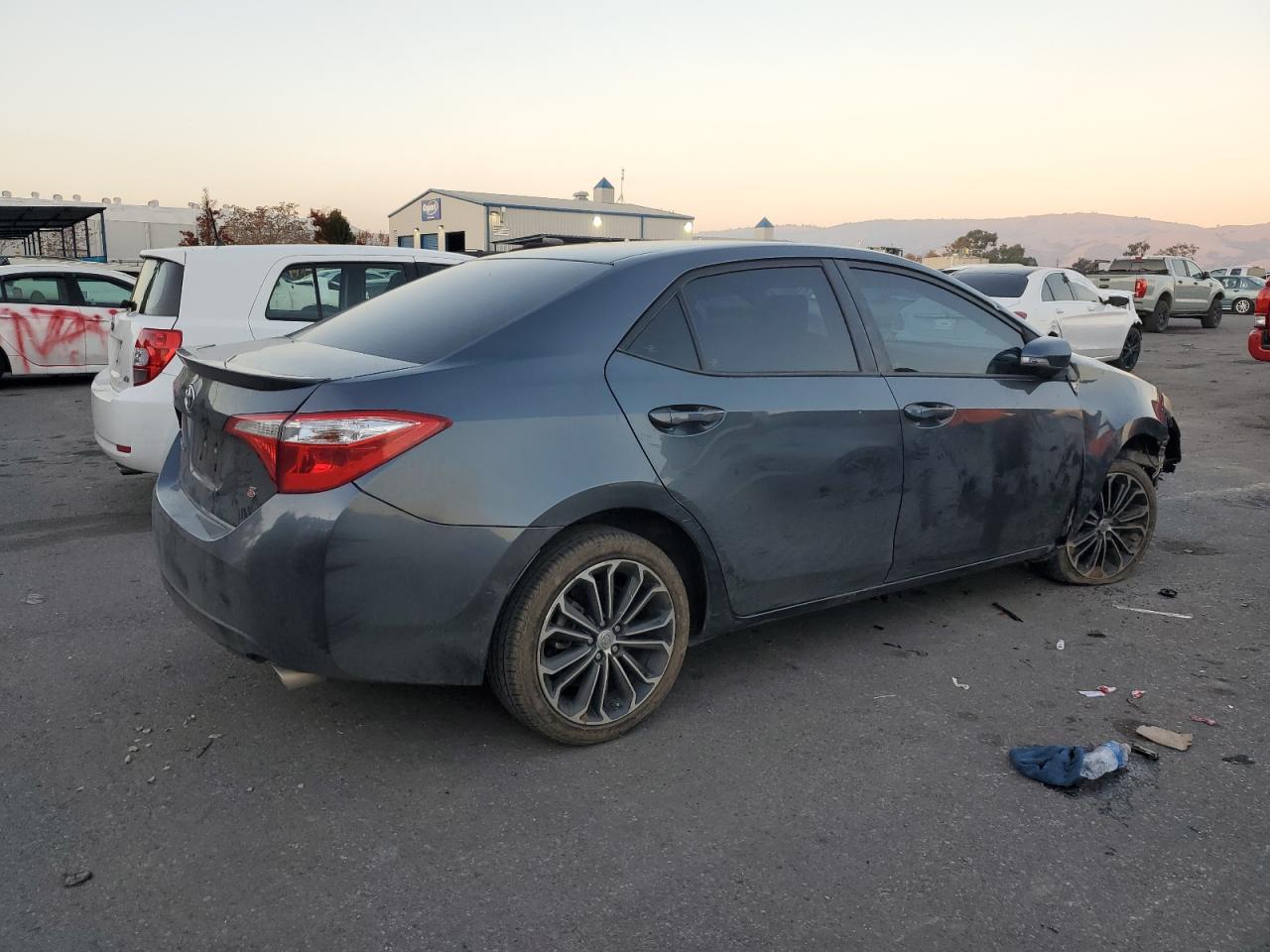 VIN 5YFBURHE3GP520825 2016 TOYOTA COROLLA no.3