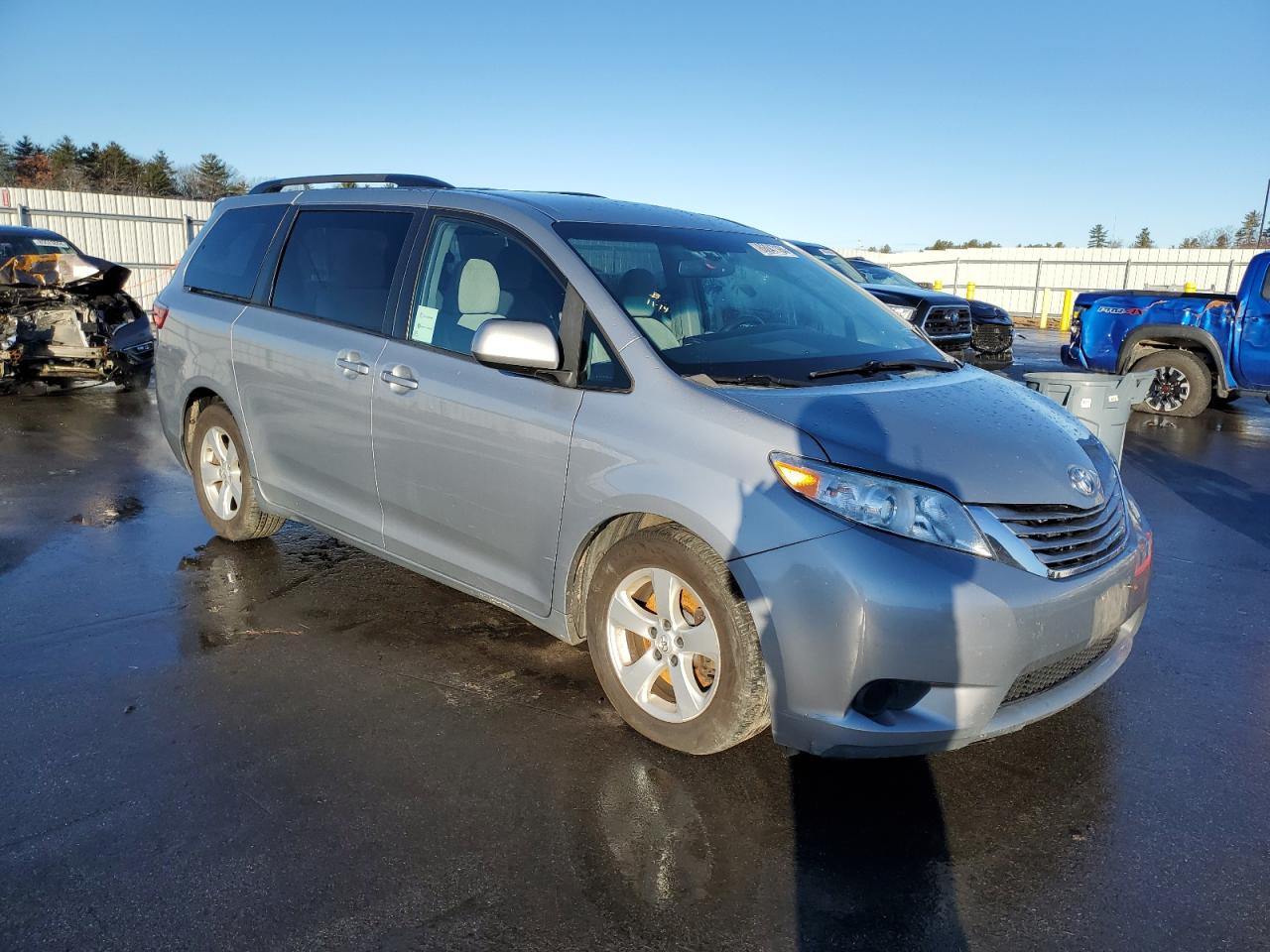 2015 Toyota Sienna - Image 4