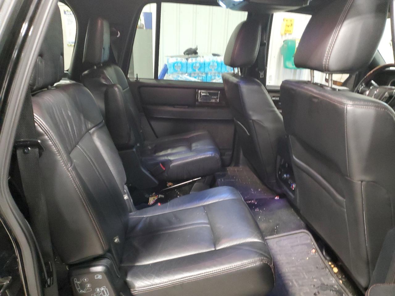 2017 Lincoln Navigator - Image 11