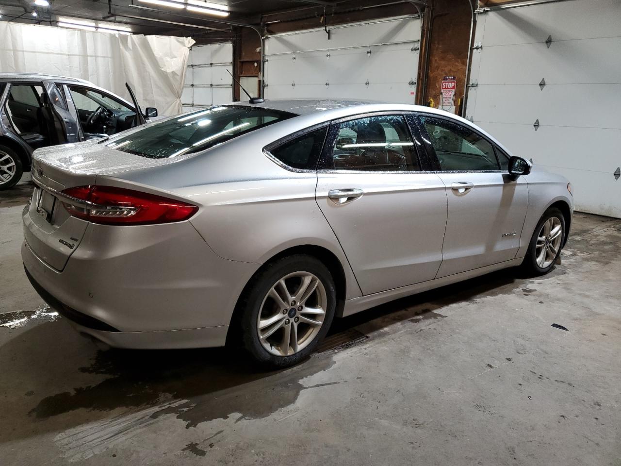 VIN 3FA6P0LU9JR117586 2018 FORD FUSION no.3