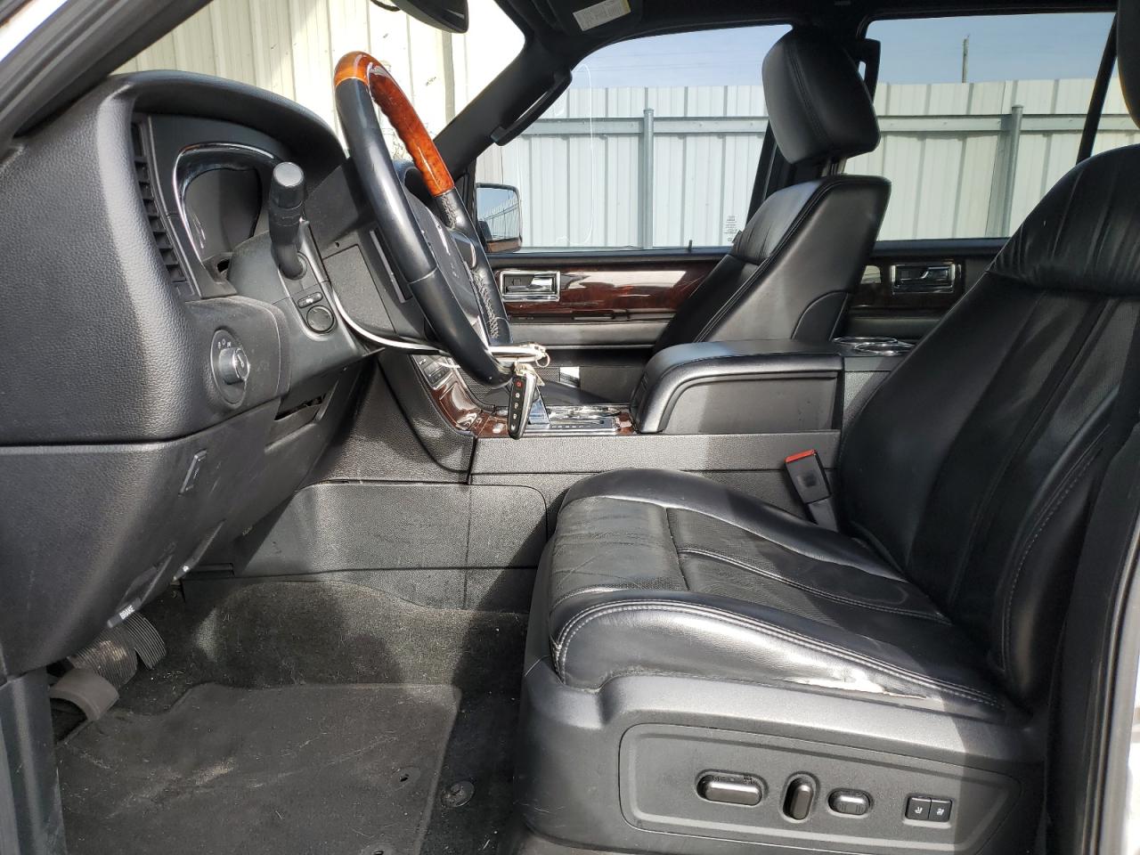 2017 Lincoln Navigator - Image 7