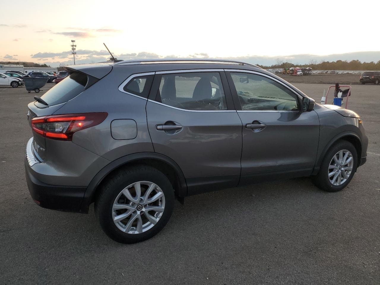 2020 Nissan Rogue - Image 3
