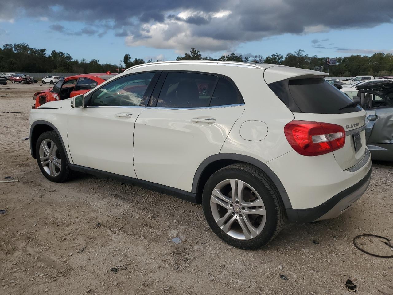 VIN WDCTG4EB0FJ181611 2015 MERCEDES-BENZ GLA-CLASS no.2