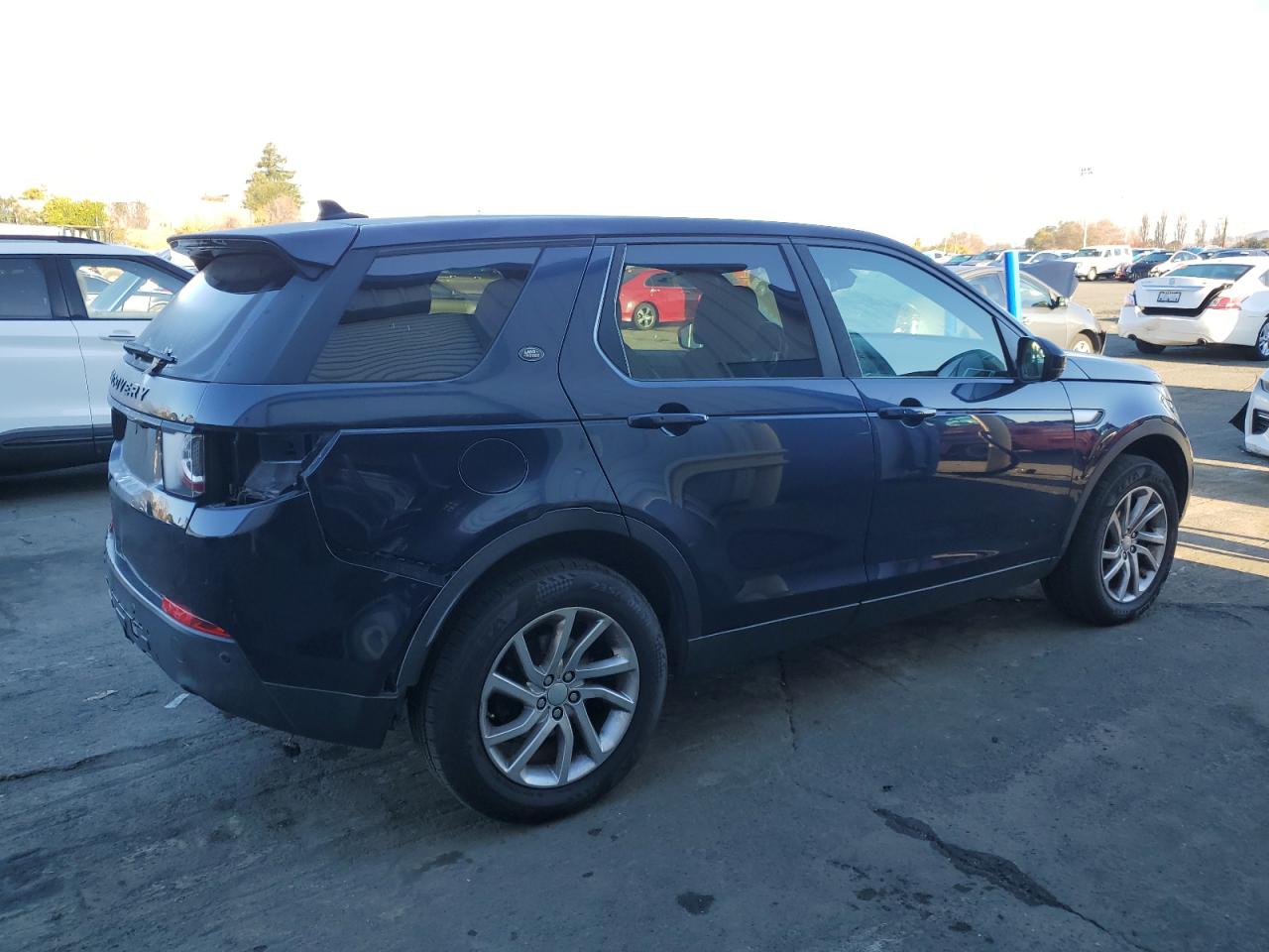 2016 Land Rover Discovery - Image 3