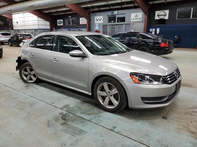 Sedans VOLKSWAGEN PASSAT 2012 Srebrny