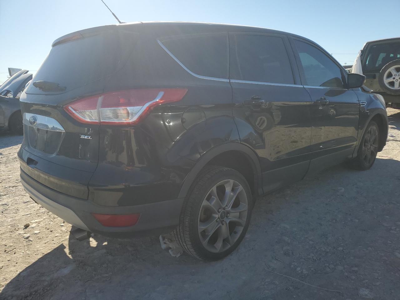 VIN 1FMCU0HX8DUD57438 2013 FORD ESCAPE no.3