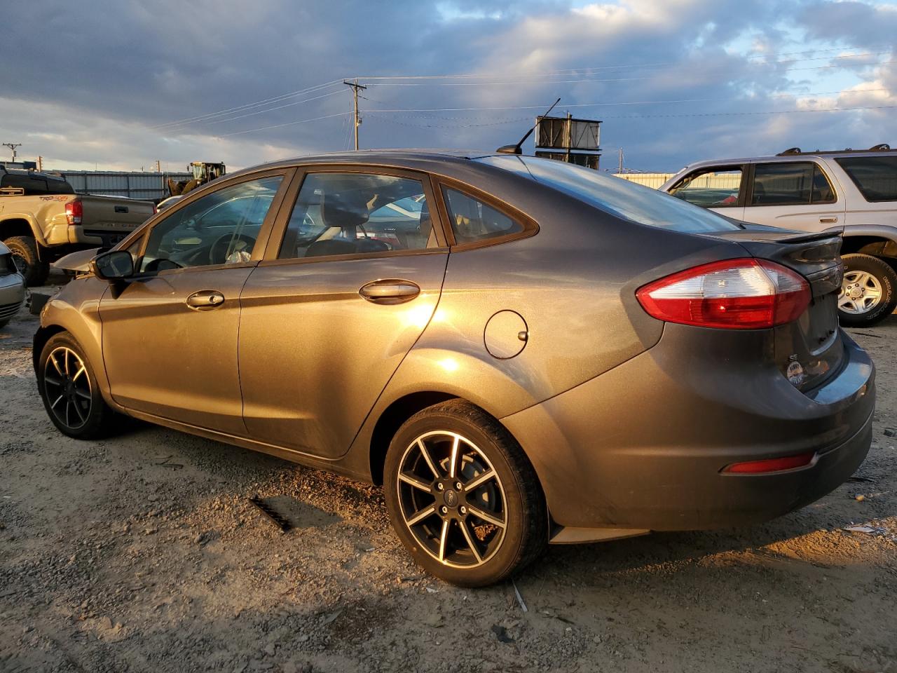 VIN 3FADP4BJ4GM142598 2016 FORD FIESTA no.2