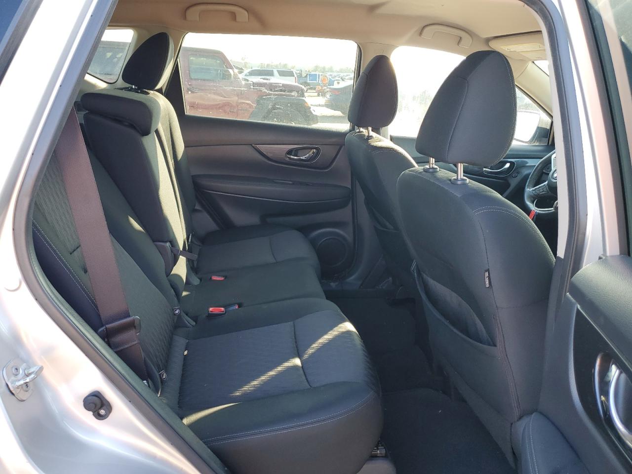2017 Nissan Rogue - Image 11
