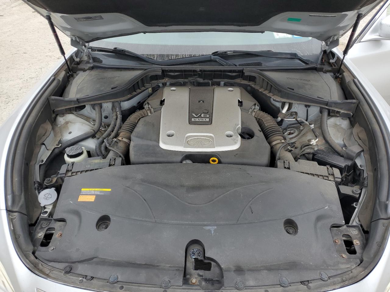 2012 Infiniti M - Image 13