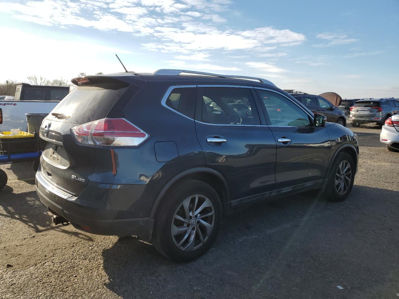 2015 Nissan Rogue - Image 3