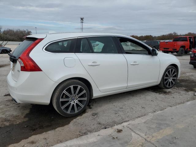  VOLVO V60 2015 Белый