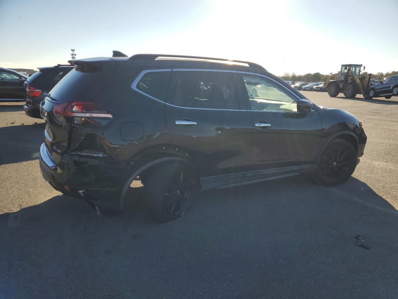 2017 Nissan Rogue - Image 3
