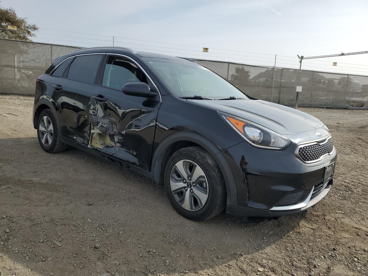 VIN KNDCB3LC7J5210288 2018 KIA NIRO no.4