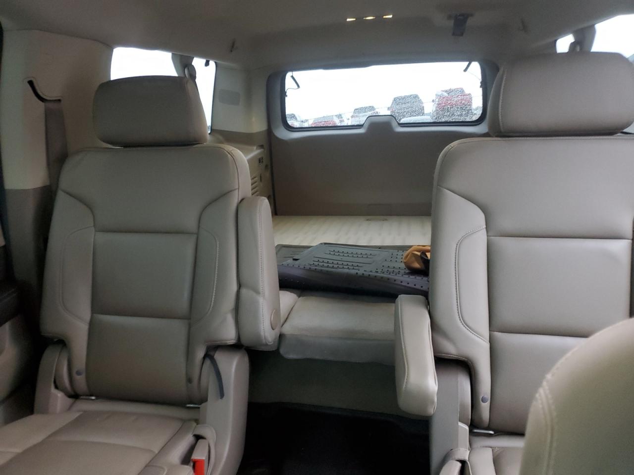 2016 Chevrolet Suburban - Image 10