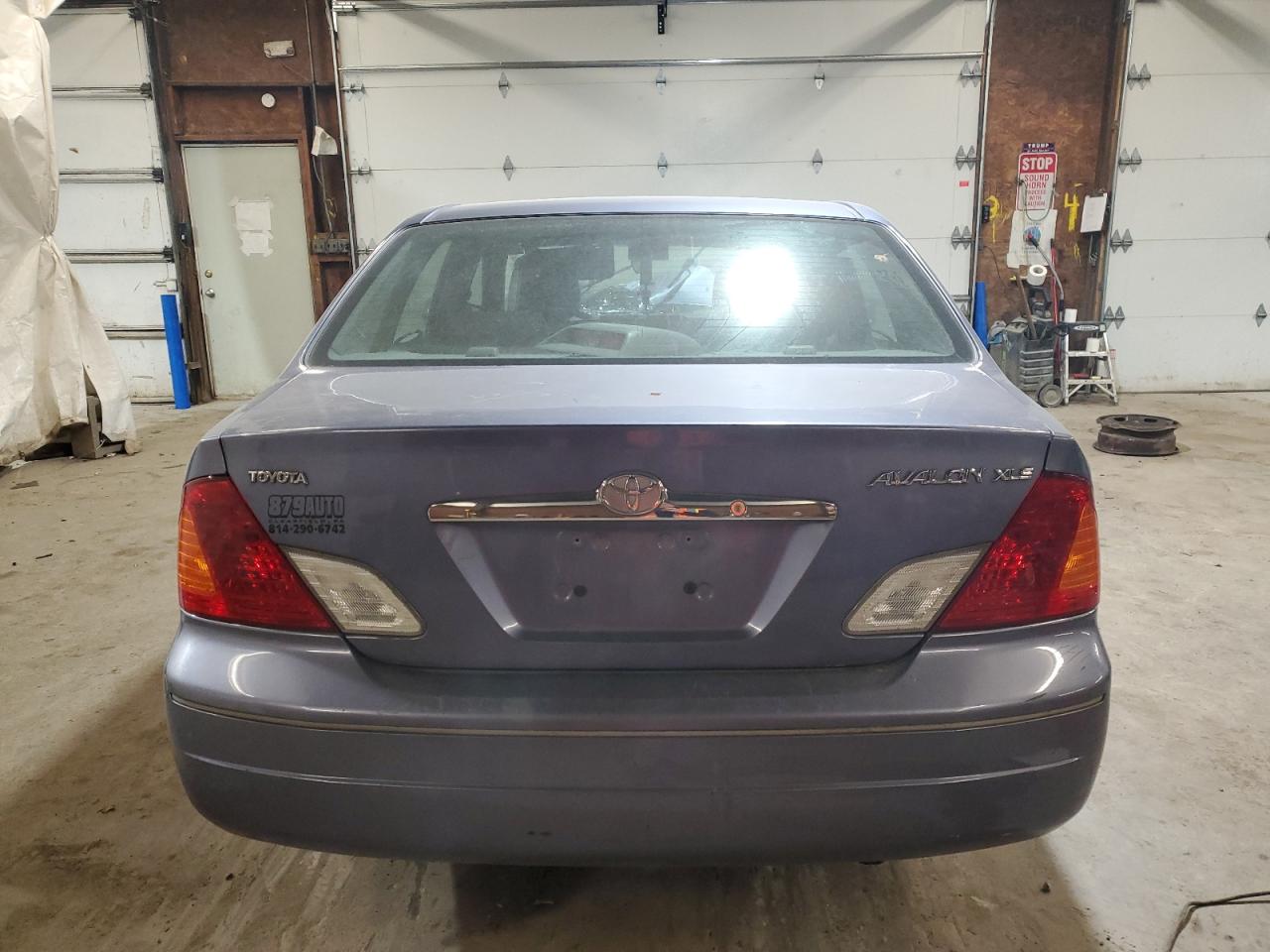 2000 Toyota Avalon - Image 6