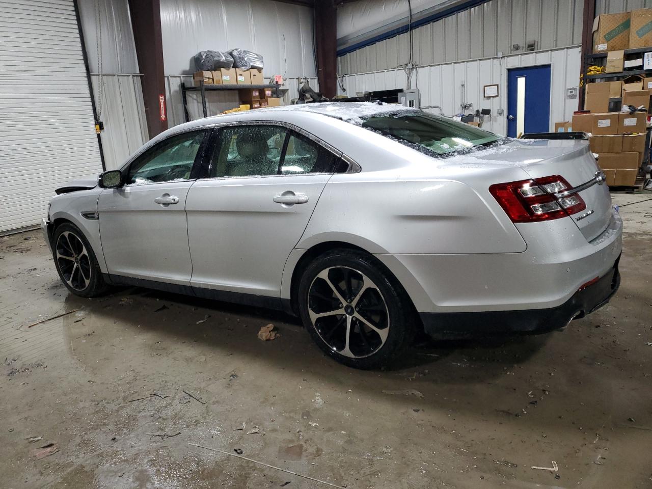 2015 Ford Taurus - Image 2