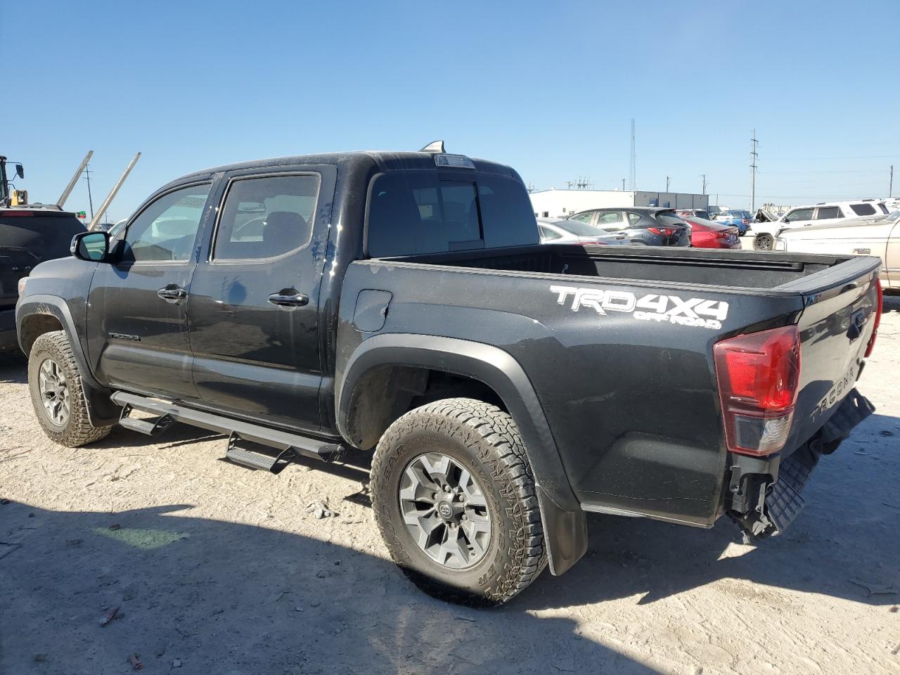 VIN 5TFCZ5AN1JX127116 2018 TOYOTA TACOMA no.2