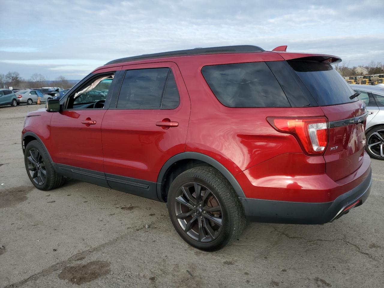 VIN 1FM5K8D89HGB48919 2017 FORD EXPLORER no.2