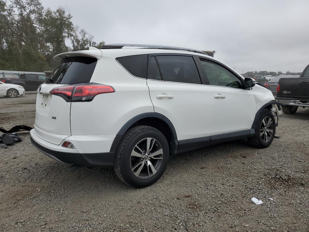 VIN JTMWFREV0HJ719899 2017 TOYOTA RAV4 no.3