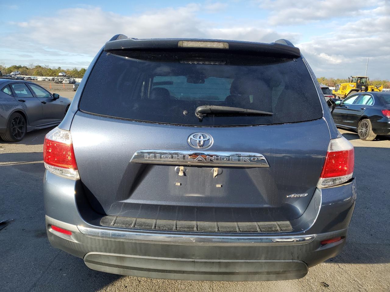 VIN 5TDBK3EH2DS236039 2013 TOYOTA HIGHLANDER no.6