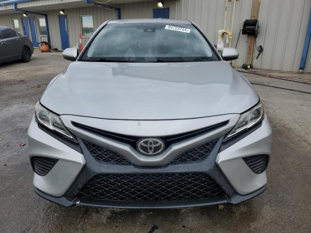  TOYOTA CAMRY 2018 Серебристый