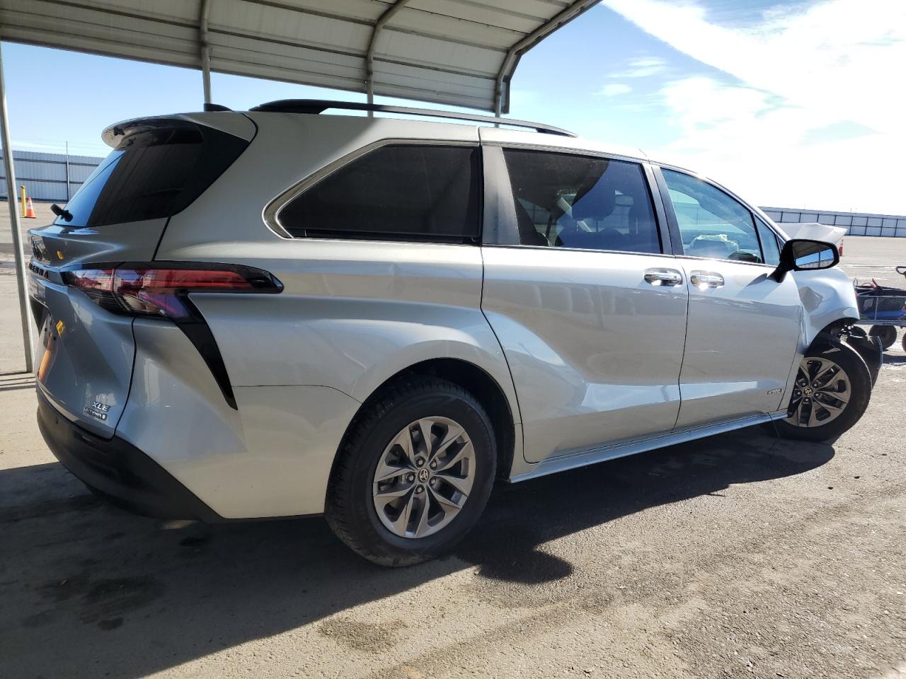 2021 Toyota Sienna - Image 3