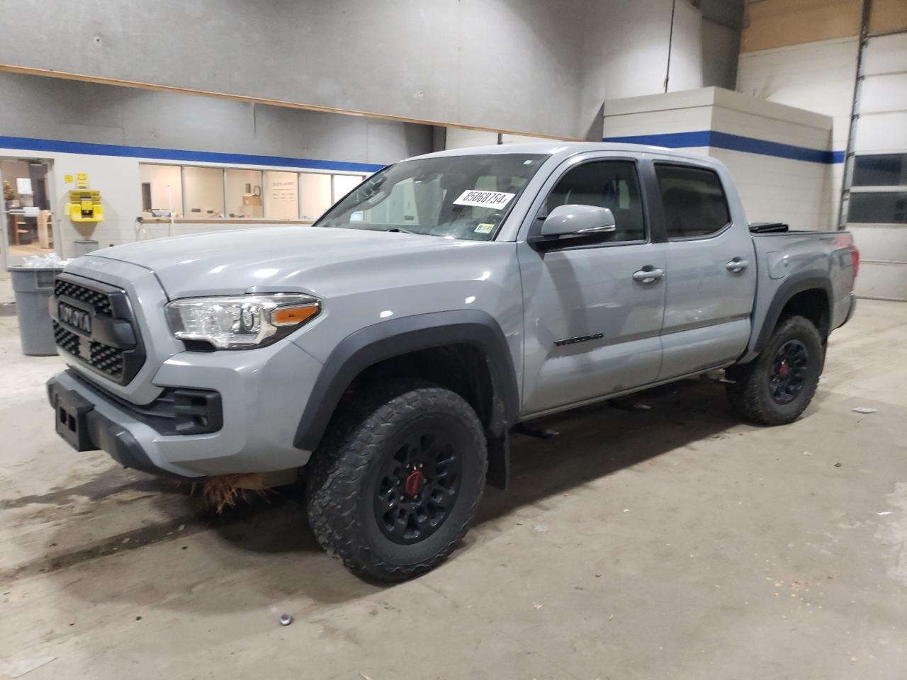 VIN 5TFCZ5AN3JX151966 2018 TOYOTA TACOMA no.1