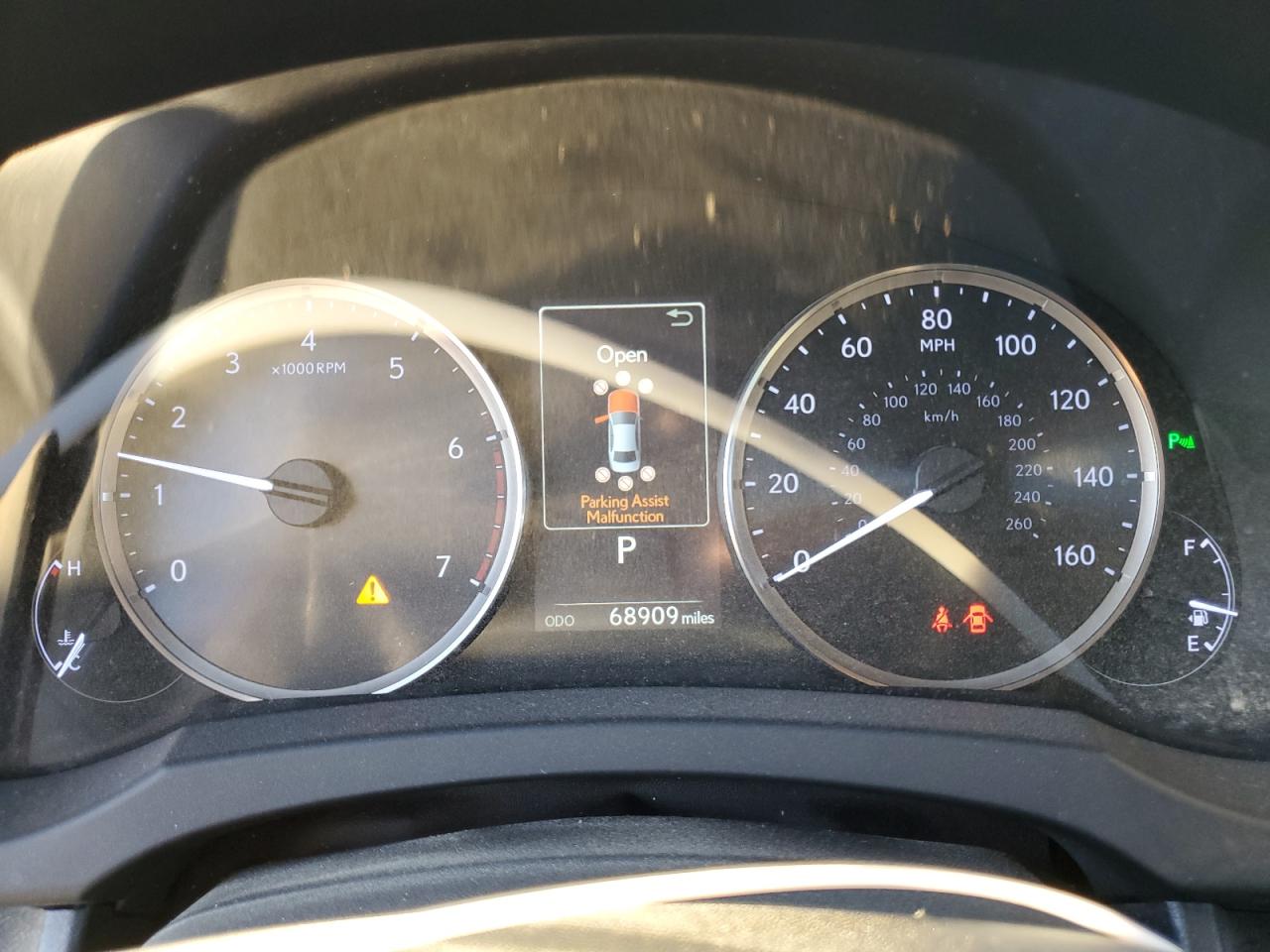 2019 Lexus IS - Image 9