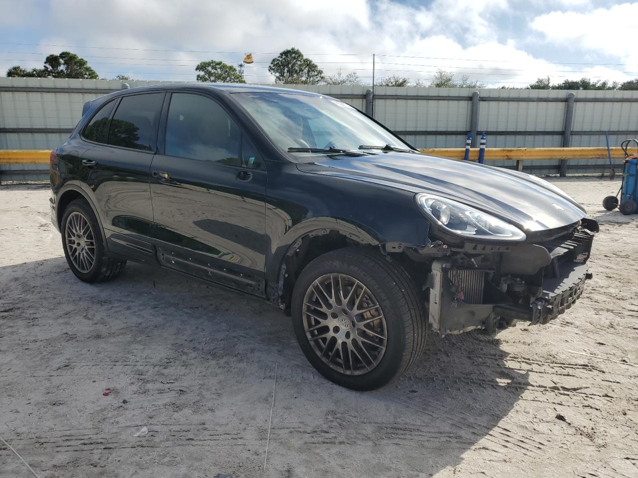 VIN WP1AB2A27HLA52096 2017 PORSCHE CAYENNE no.4