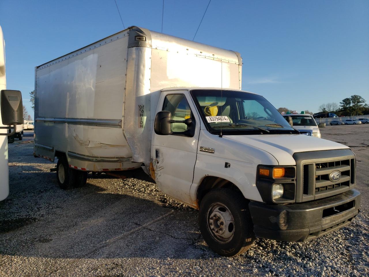 2016 Ford Econoline - Image 4
