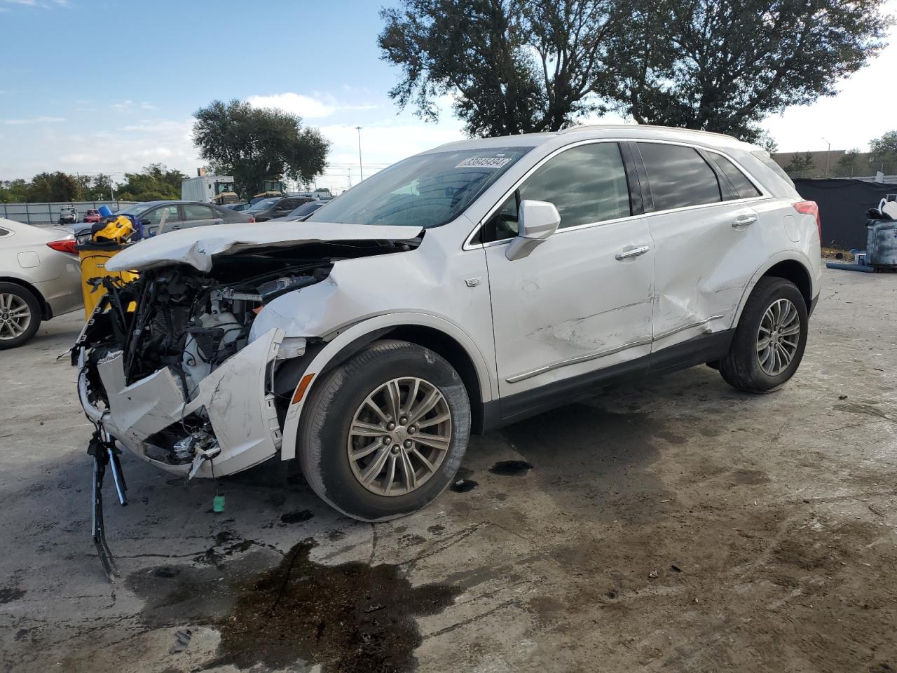 VIN 1GYKNCRS8JZ182473 2018 CADILLAC XT5 no.1