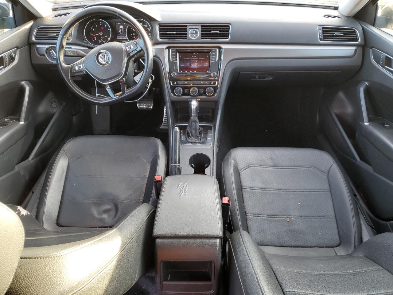 2017 Volkswagen Passat - Image 8