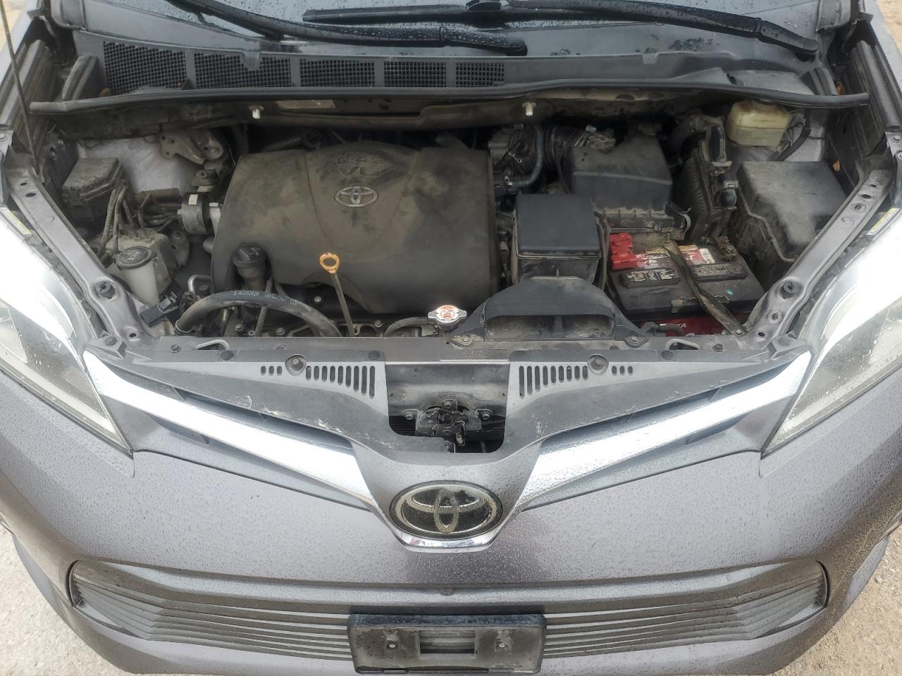 2019 Toyota Sienna - Image 13