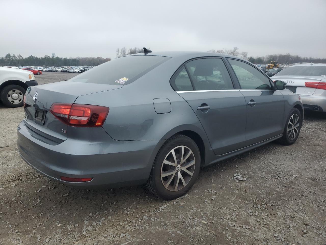 2018 Volkswagen Jetta - Image 3