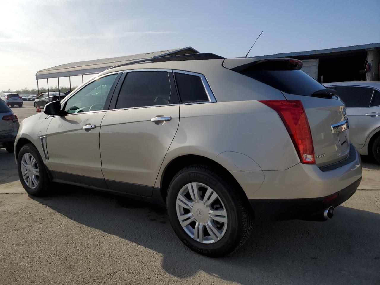 VIN 3GYFNAE36GS568691 2016 CADILLAC SRX no.2