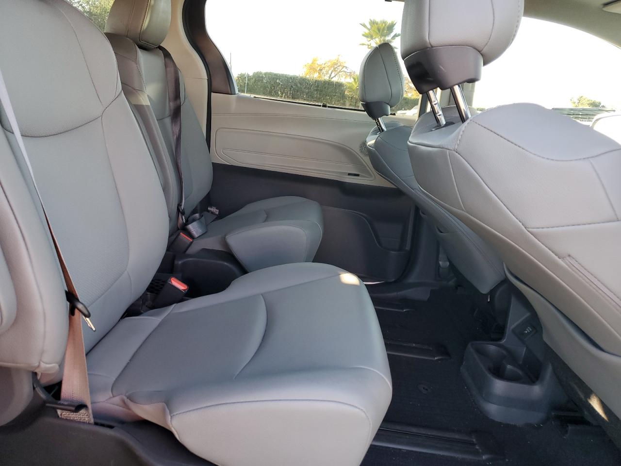 2022 Toyota Sienna - Image 12