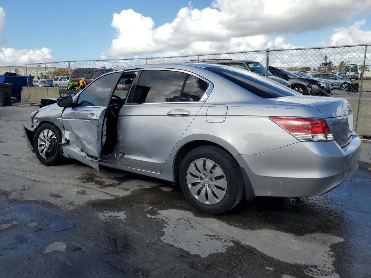 2009 Honda Accord - Image 2