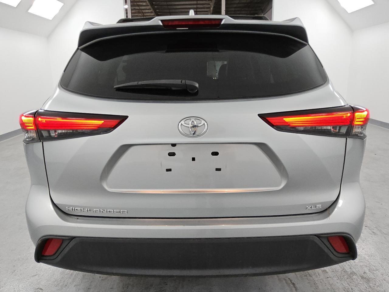 2021 Toyota Highlander - Image 6