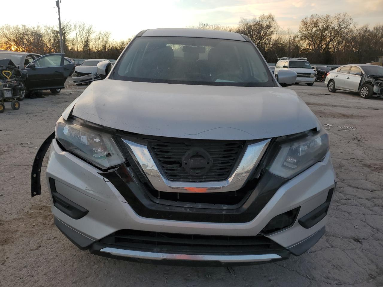 2017 Nissan Rogue - Image 5