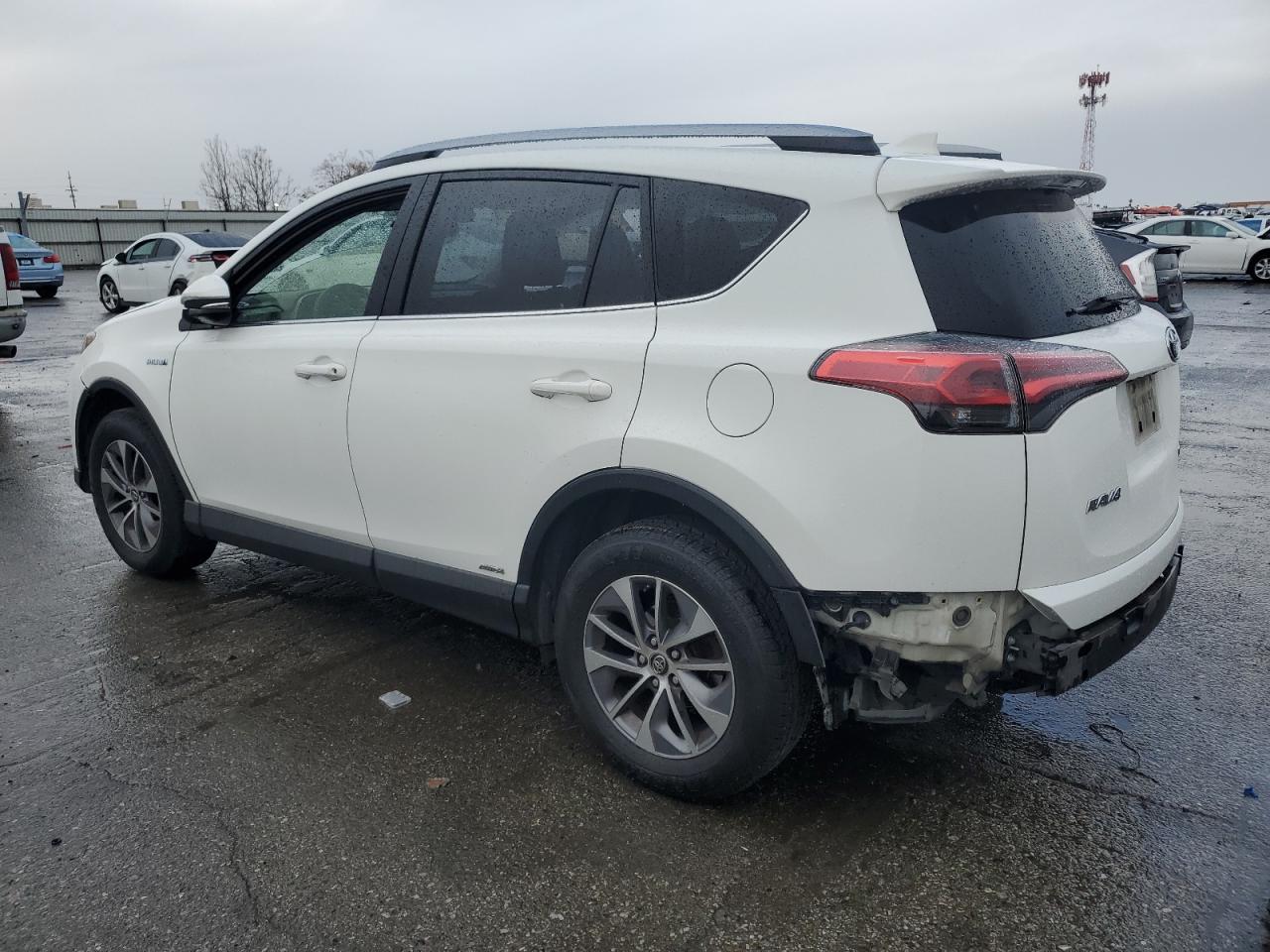 VIN JTMRJREV5JD250678 2018 TOYOTA RAV4 no.2