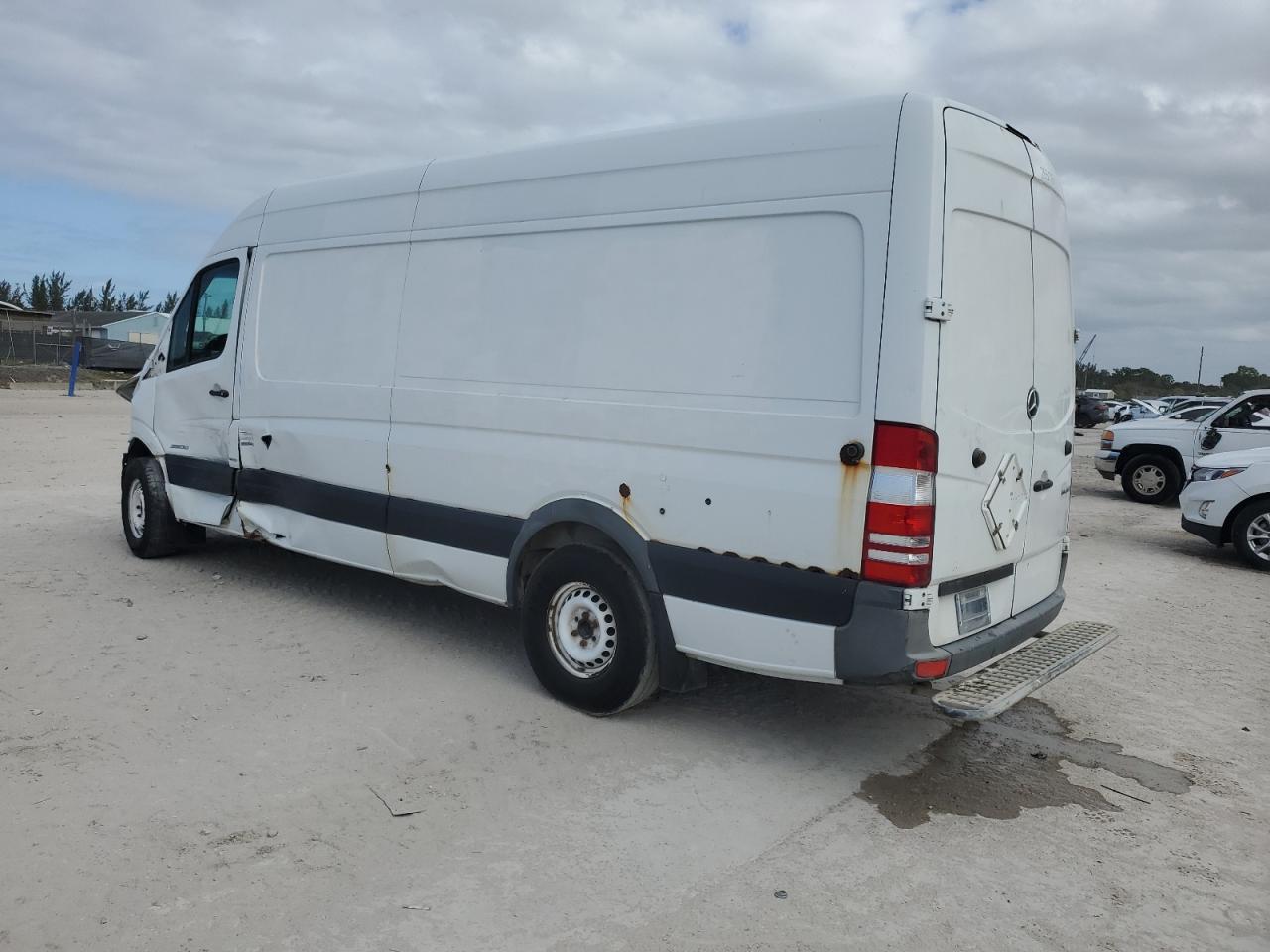 VIN WD3PE8DE8E5902808 2014 MERCEDES-BENZ SPRINTER no.2