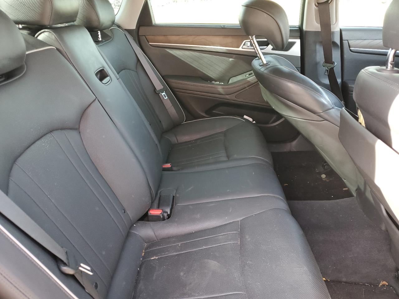 2015 Hyundai Genesis - Image 10