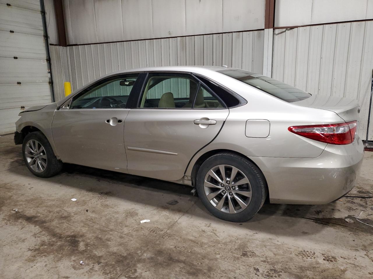 4T1BF1FK7GU595840 2016 TOYOTA CAMRY - Image 2